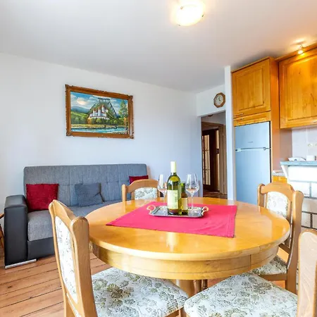 Gorgeous Apartment In Duce With Wifi Exterior photo