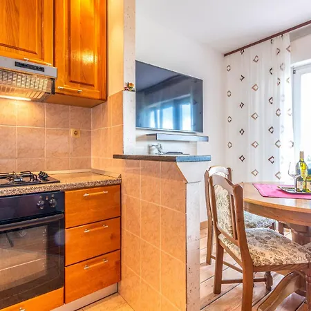 Gorgeous Apartment In Duce With Wifi Exterior photo
