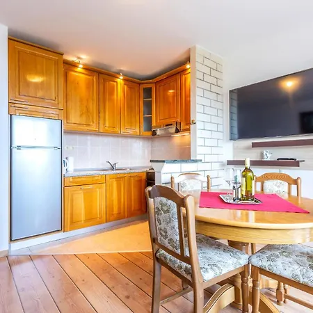 Gorgeous Apartment In Duce With Wifi Exterior photo