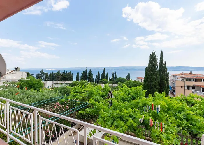 Gorgeous Apartment In Duce With Wifi