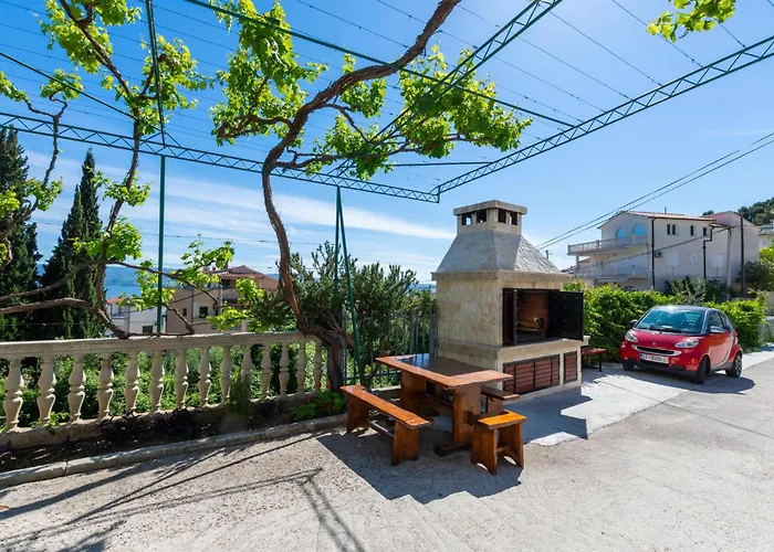 Gorgeous Apartment In Duce With Wifi
